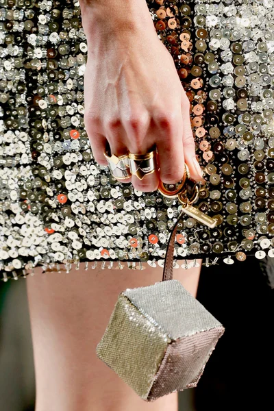 Look 94